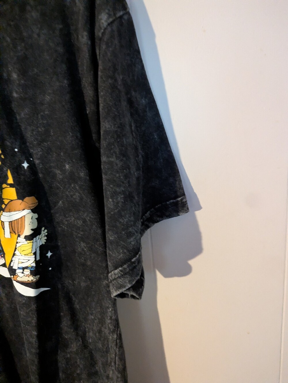 Peanuts Acid-wash Black Short-Sleeve Halloween Graphic Tee Size M Yellow Moon - Picture 3 of 6